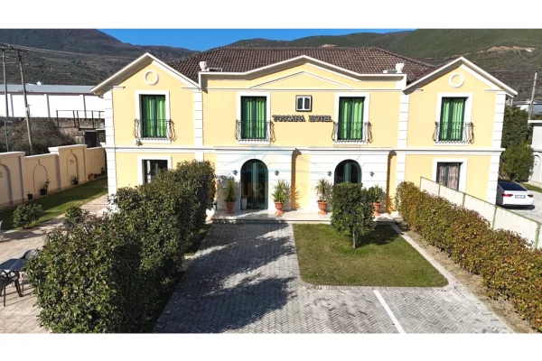 Ambient biznesi me qera 5+1 ne Elbasan - 2,501 Euro