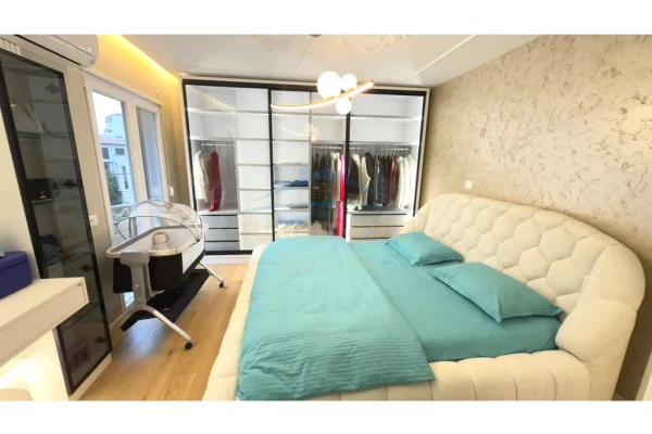 Shtepi ne shitje Apartament ne Tirane, 2+1, Mobilimi E mobiluar, Pagesa 475,000  Euro.