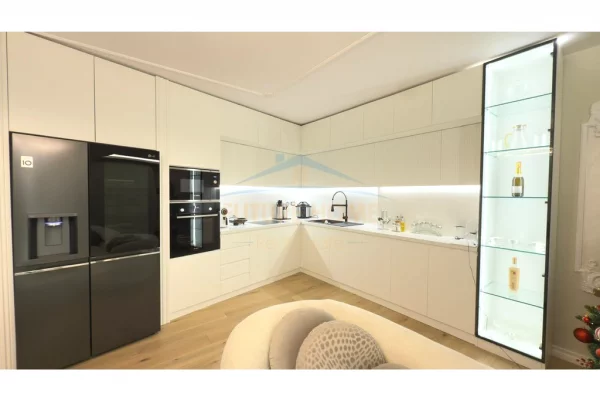 Shtepi ne shitje Apartament ne Tirane, 2+1, Mobilimi E mobiluar, Pagesa 475,000  Euro.