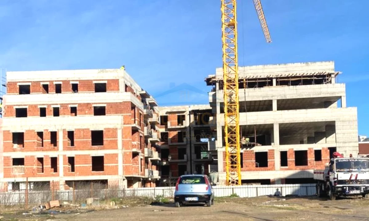 Shtepi ne shitje Apartament ne Tirane, 2+1, Mobilimi Bosh, pa mobiluar, Pagesa 79,500  Euro.