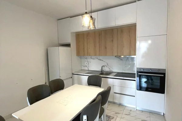 Appartamento in affitto a Tirana 2+1, Arredato