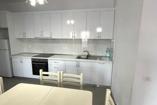 Appartamento in affitto a Tirana 2+1, Arredato