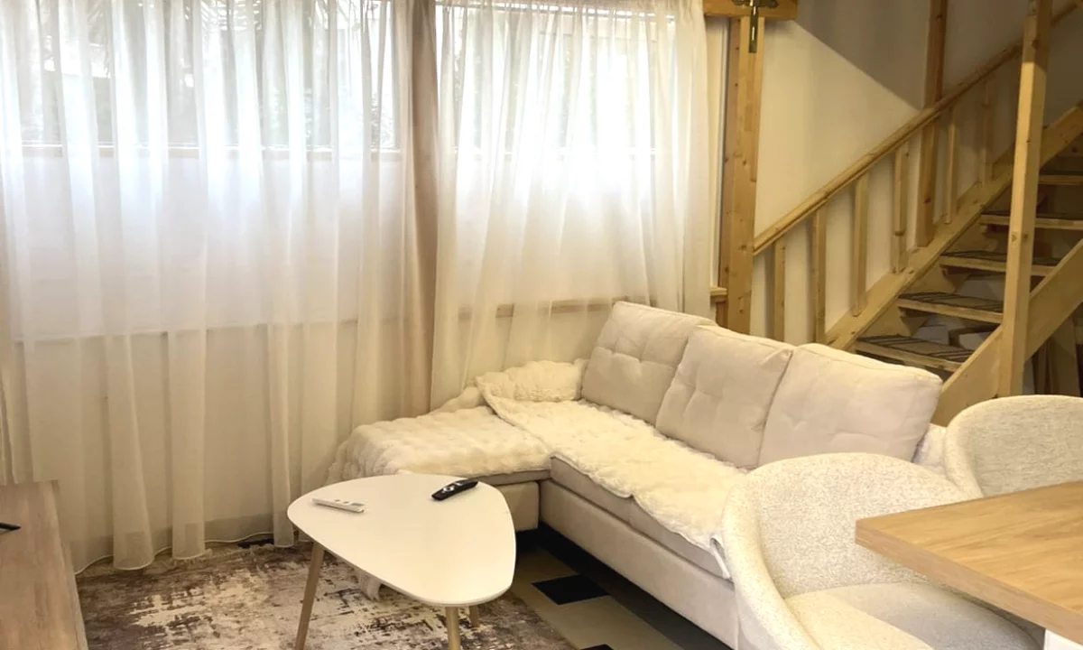 Duplex (casa a 2 piani) in affitto a Tirana 1+1, Arredato