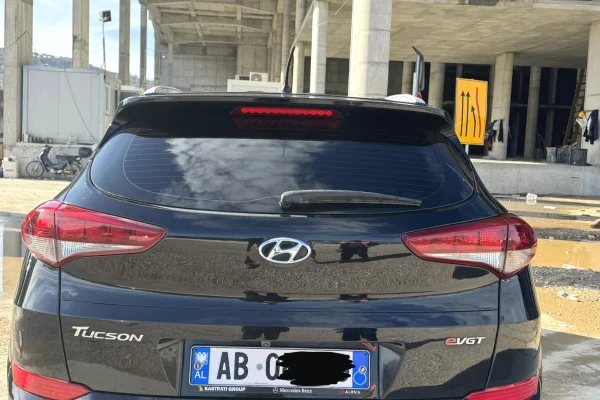 Auto in Vendita a Tirana, Hyundai, 2015 Diesel,Kambio Automatik Pagamento 13,000  Euro.