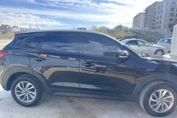 Auto in Vendita a Tirana, Hyundai, 2015 Diesel,Kambio Automatik Pagamento 13,000  Euro.