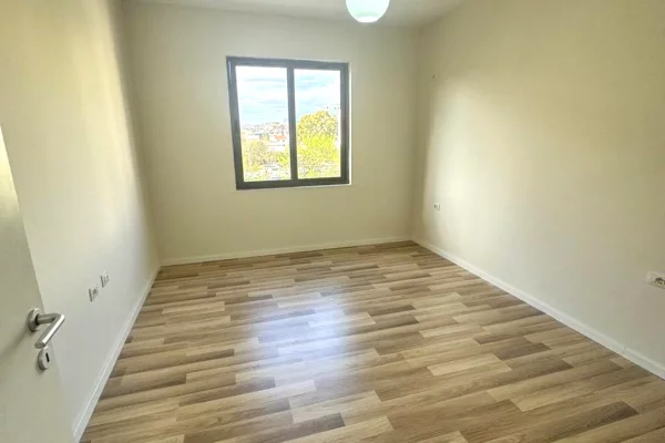 Shtepi ne shitje Apartament ne Tirane, 2+1, Mobilimi E mobiluar, Pagesa 155,000  Euro.