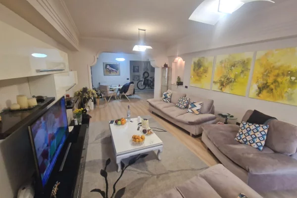 Shtepi ne shitje Apartament ne Tirane, 2+1, Mobilimi E mobiluar, Pagesa 400,000  Euro.