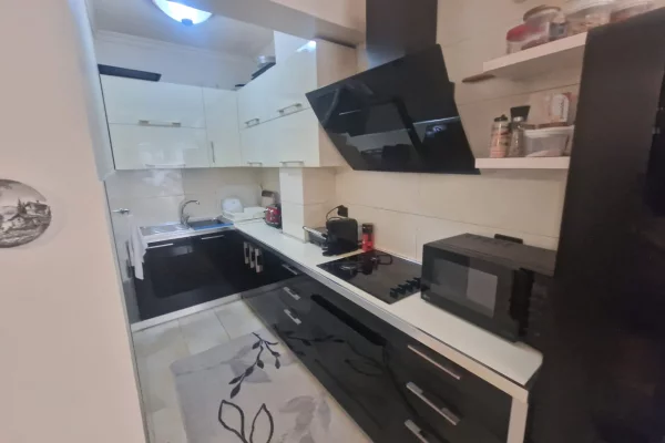 Shtepi ne shitje Apartament ne Tirane, 2+1, Mobilimi E mobiluar, Pagesa 400,000  Euro.