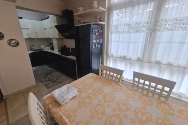 Shtepi ne shitje Apartament ne Tirane, 2+1, Mobilimi E mobiluar, Pagesa 400,000  Euro.