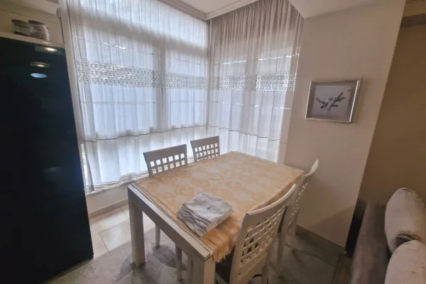 Shtepi ne shitje Apartament ne Tirane, 2+1, Mobilimi E mobiluar, Pagesa 400,000  Euro.