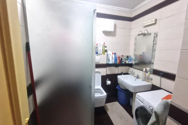 Shtepi ne shitje Apartament ne Tirane, 2+1, Mobilimi E mobiluar, Pagesa 400,000  Euro.