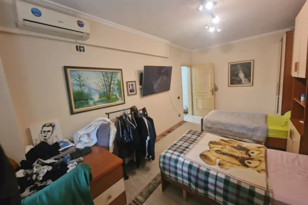 Shtepi ne shitje Apartament ne Tirane, 2+1, Mobilimi E mobiluar, Pagesa 400,000  Euro.