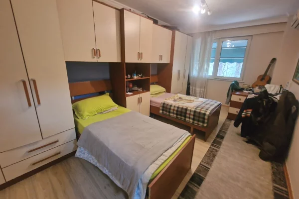 Shtepi ne shitje Apartament ne Tirane, 2+1, Mobilimi E mobiluar, Pagesa 400,000  Euro.