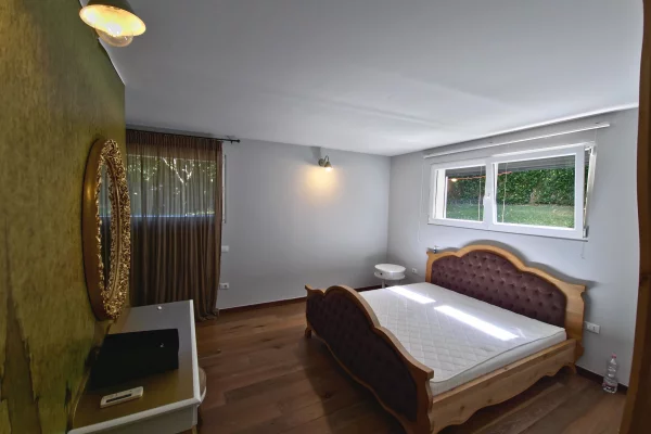 Shtepi ne shitje Vila Luksoze ne Tirane, 4+1, Mobilimi E mobiluar, Pagesa 750,000  Euro.