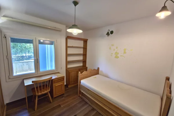 Shtepi ne shitje Vila Luksoze ne Tirane, 4+1, Mobilimi E mobiluar, Pagesa 750,000  Euro.