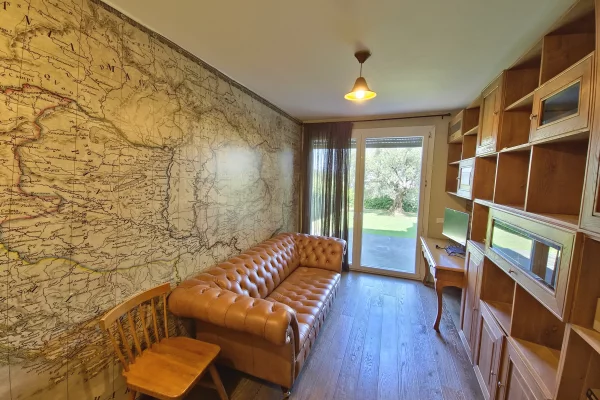 Shtepi ne shitje Vila Luksoze ne Tirane, 4+1, Mobilimi E mobiluar, Pagesa 750,000  Euro.