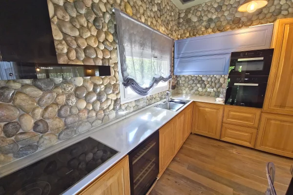 Shtepi ne shitje Vila Luksoze ne Tirane, 4+1, Mobilimi E mobiluar, Pagesa 750,000  Euro.