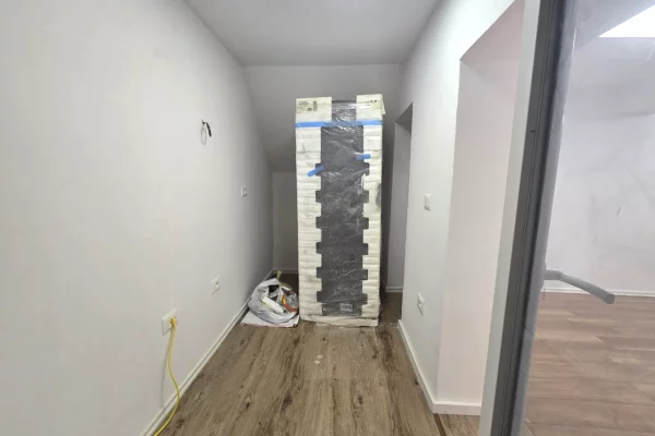 Shtepi ne shitje Apartament ne Tirane, 2+1, Mobilimi Bosh, pa mobiluar, Pagesa 149,000  Euro.