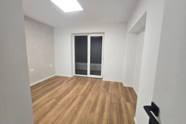 Shtepi ne shitje Apartament ne Tirane, 2+1, Mobilimi Bosh, pa mobiluar, Pagesa 149,000  Euro.