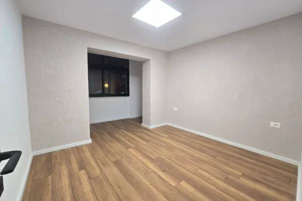 Shtepi ne shitje Apartament ne Tirane, 2+1, Mobilimi Bosh, pa mobiluar, Pagesa 149,000  Euro.
