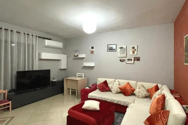 Shtepi ne shitje Apartament ne Tirane, 2+1, Mobilimi E mobiluar, Pagesa 165,000  Euro.