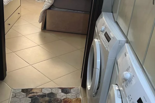 Shtepi ne shitje Apartament ne Tirane, 2+1, Mobilimi E mobiluar, Pagesa 165,000  Euro.