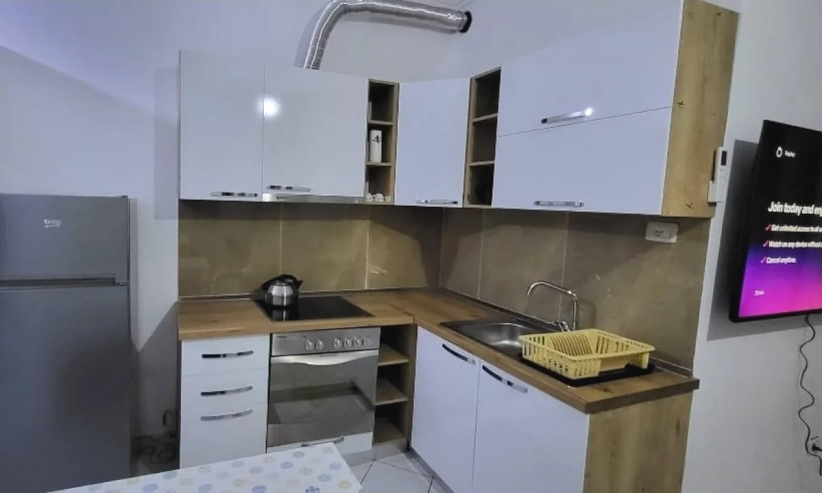 Shtepi me qera Shtepi Private ne Tirane, 1+1, Mobilimi E mobiluar, Pagesa 40,000  Leke.