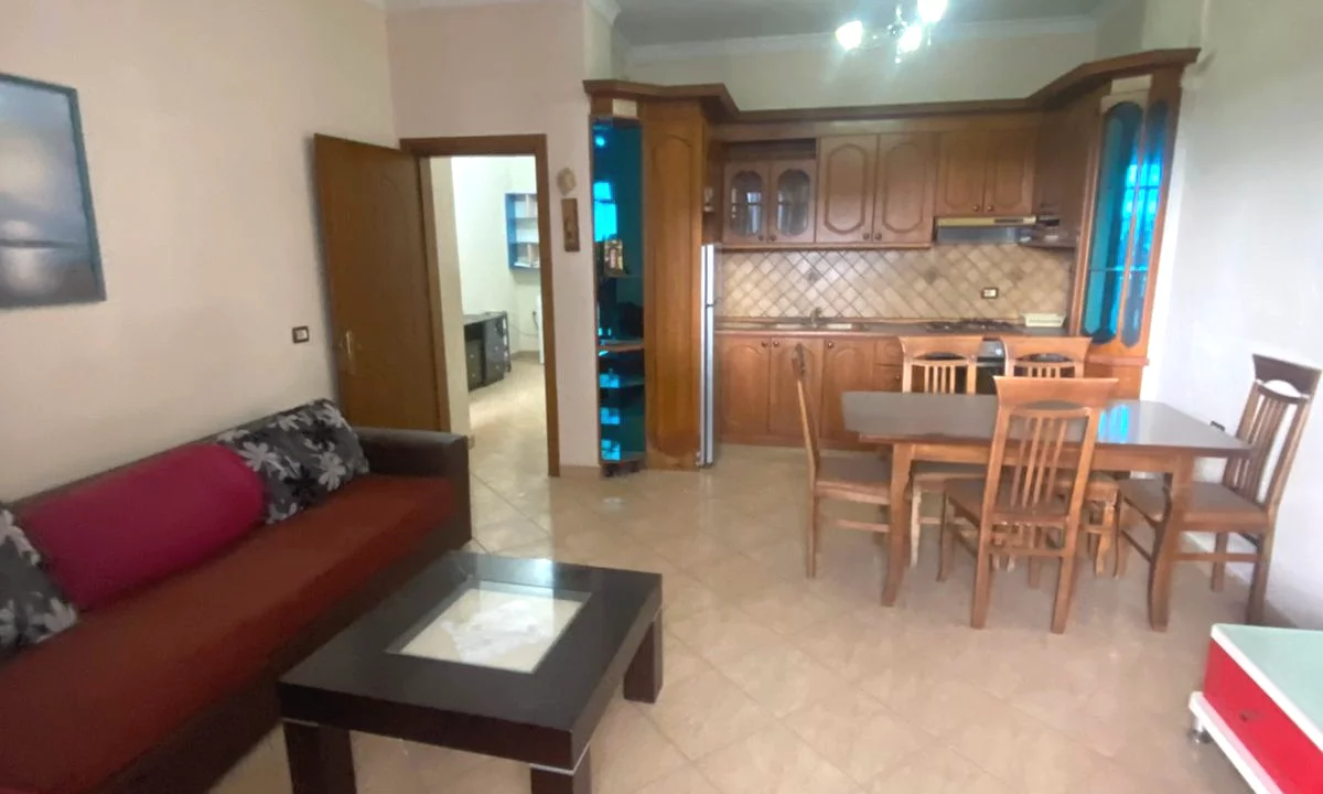 Shtepi ne shitje Apartament ne Tirane, 1+1, Mobilimi E mobiluar, Pagesa 123,000  Euro.