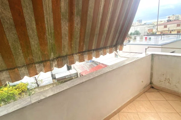 Shtepi ne shitje Apartament ne Tirane, 1+1, Mobilimi E mobiluar, Pagesa 123,000  Euro.