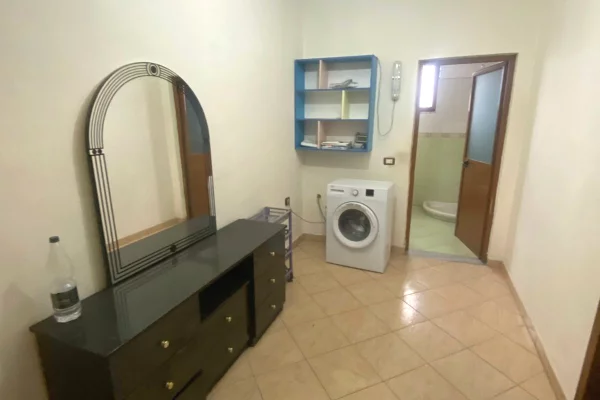 Shtepi ne shitje Apartament ne Tirane, 1+1, Mobilimi E mobiluar, Pagesa 123,000  Euro.