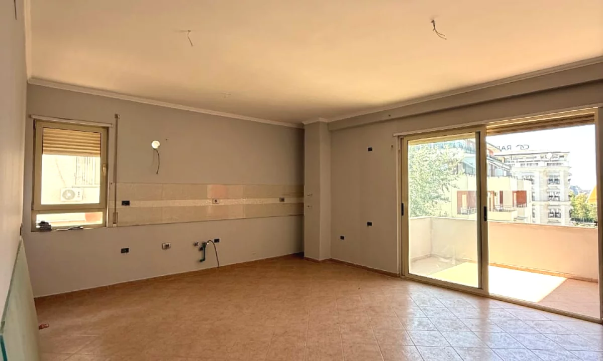 Shtepi ne shitje Apartament ne Tirane, 2+1, Mobilimi Bosh, pa mobiluar, Pagesa 225,000  Euro.