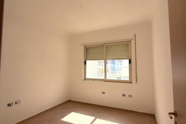 Shtepi ne shitje Apartament ne Tirane, 2+1, Mobilimi Bosh, pa mobiluar, Pagesa 225,000  Euro.