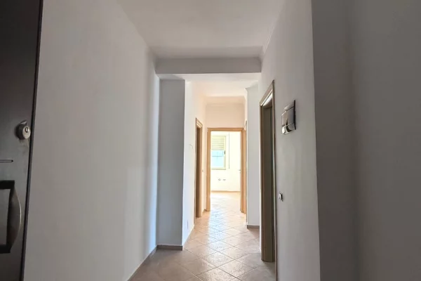 Shtepi ne shitje Apartament ne Tirane, 2+1, Mobilimi Bosh, pa mobiluar, Pagesa 225,000  Euro.