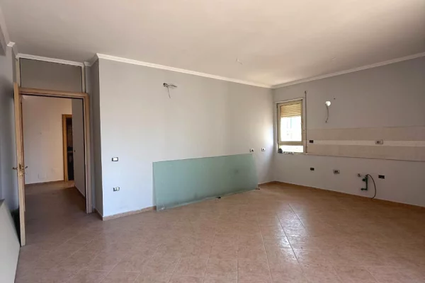 Shtepi ne shitje Apartament ne Tirane, 2+1, Mobilimi Bosh, pa mobiluar, Pagesa 225,000  Euro.