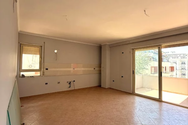 Shtepi ne shitje Apartament ne Tirane, 2+1, Mobilimi Bosh, pa mobiluar, Pagesa 225,000  Euro.