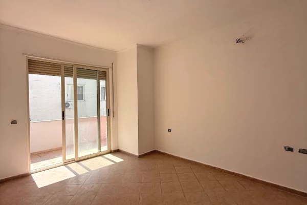 Shtepi ne shitje Apartament ne Tirane, 2+1, Mobilimi Bosh, pa mobiluar, Pagesa 225,000  Euro.