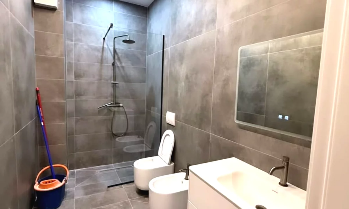 Shtepi ne shitje Apartament ne Tirane, 2+1, Mobilimi E mobiluar, Pagesa 265,000  Euro.