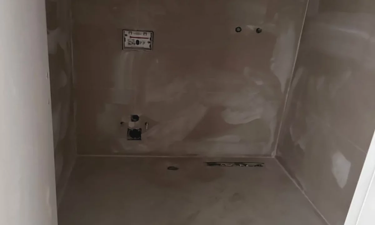 Shtepi ne shitje Apartament ne Tirane, 1+1, Mobilimi Bosh, pa mobiluar, Pagesa 127,000  Euro.