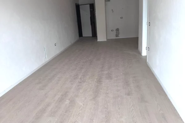 Shtepi ne shitje Apartament ne Tirane, 1+1, Mobilimi Bosh, pa mobiluar, Pagesa 127,000  Euro.