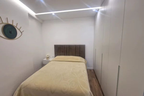 Shtepi ne shitje Apartament ne Tirane, 2+1, Mobilimi E mobiluar, Pagesa 280,000  Euro.