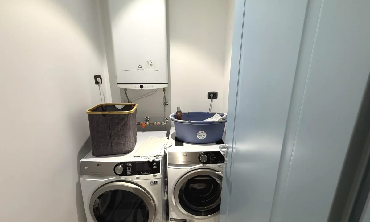 Shtepi ne shitje Vila Luksoze ne Tirane, 3+1, Mobilimi E mobiluar, Pagesa 430,000  Euro.