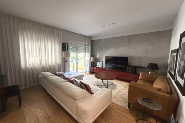 Shtepi ne shitje Vila Luksoze ne Tirane, 3+1, Mobilimi E mobiluar, Pagesa 430,000  Euro.