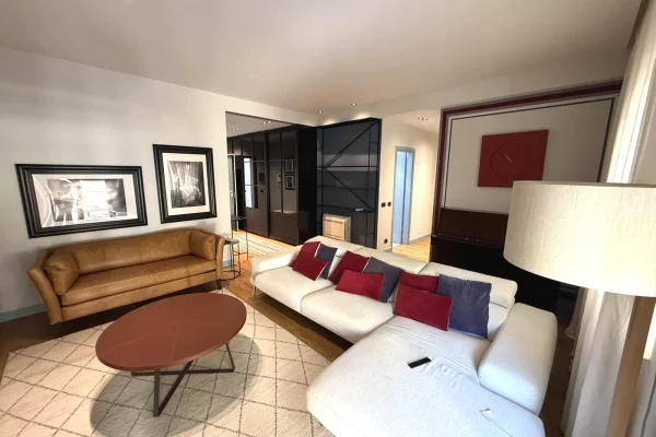 Shtepi ne shitje Vila Luksoze ne Tirane, 3+1, Mobilimi E mobiluar, Pagesa 430,000  Euro.