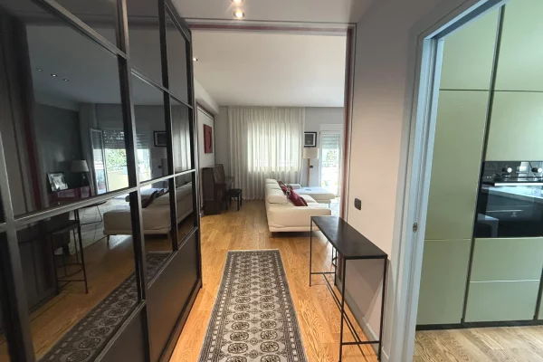 Shtepi ne shitje Vila Luksoze ne Tirane, 3+1, Mobilimi E mobiluar, Pagesa 430,000  Euro.