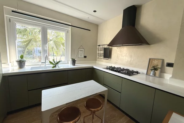 Shtepi ne shitje Vila Luksoze ne Tirane, 3+1, Mobilimi E mobiluar, Pagesa 430,000  Euro.