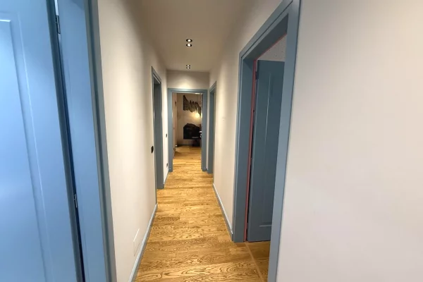 Shtepi ne shitje Vila Luksoze ne Tirane, 3+1, Mobilimi E mobiluar, Pagesa 430,000  Euro.