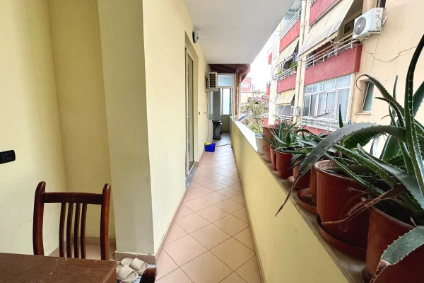 Shtepi me qera Apartament ne Tirane, 2+1, Mobilimi E mobiluar, Pagesa 700  Euro.