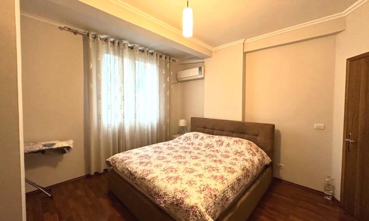 Shtepi ne shitje Apartament ne Tirane, 3+1, Mobilimi E mobiluar, Pagesa 299,000  Euro.