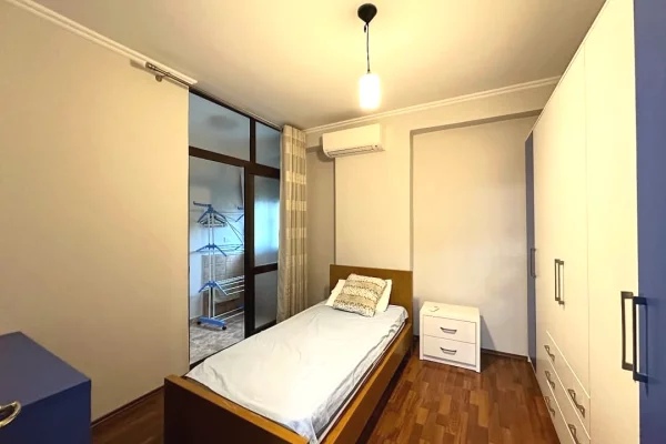 Shtepi ne shitje Apartament ne Tirane, 3+1, Mobilimi E mobiluar, Pagesa 299,000  Euro.