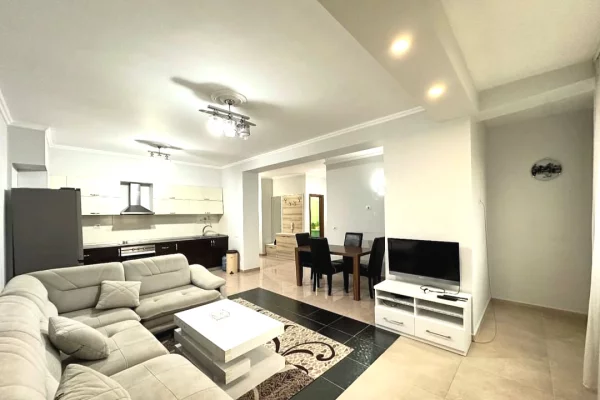 Shtepi ne shitje Apartament ne Tirane, 3+1, Mobilimi E mobiluar, Pagesa 299,000  Euro.